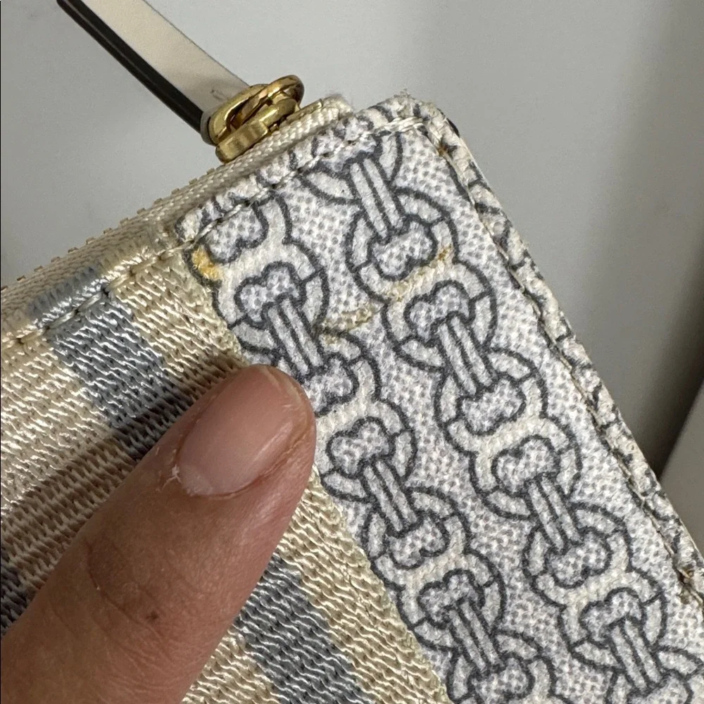 Tory Burch Gemini Link Pattern Wallet with Gold Accent GUC - Picture 7 of 7